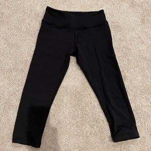 Lululemon Wunder Under Crops 21” size 6